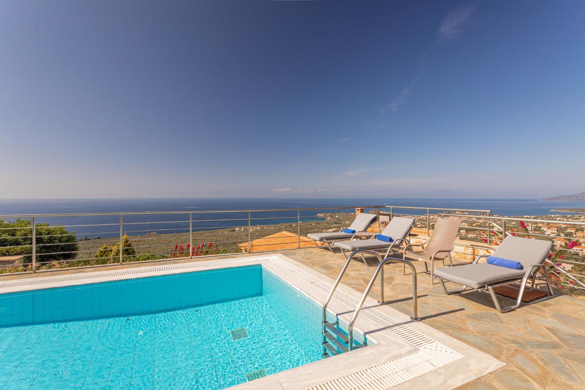 Phaedra, Luxury Private Infinity Pool Sea View Stoupa Villa *